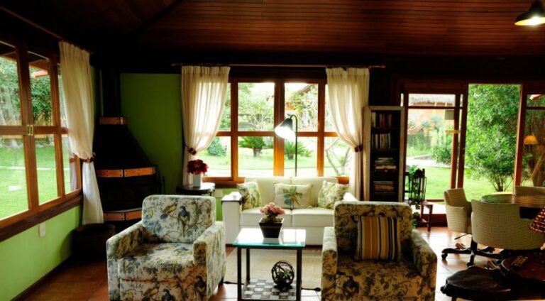 ecoadventures-hospedagem--574-tv-room-a_GD-