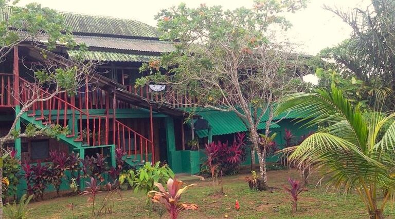 Anavilhanas Village 01