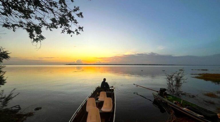 Anavilhanas Village - Barco 01